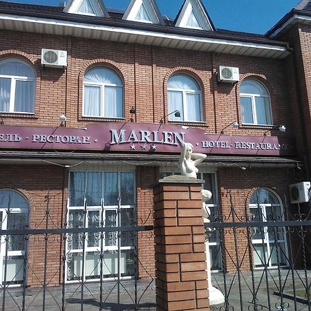 Marlen Hotel Ривне Екстериор снимка