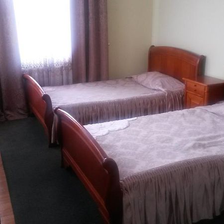 Marlen Hotel Ривне Екстериор снимка