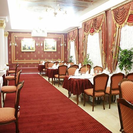 Marlen Hotel Ривне Екстериор снимка