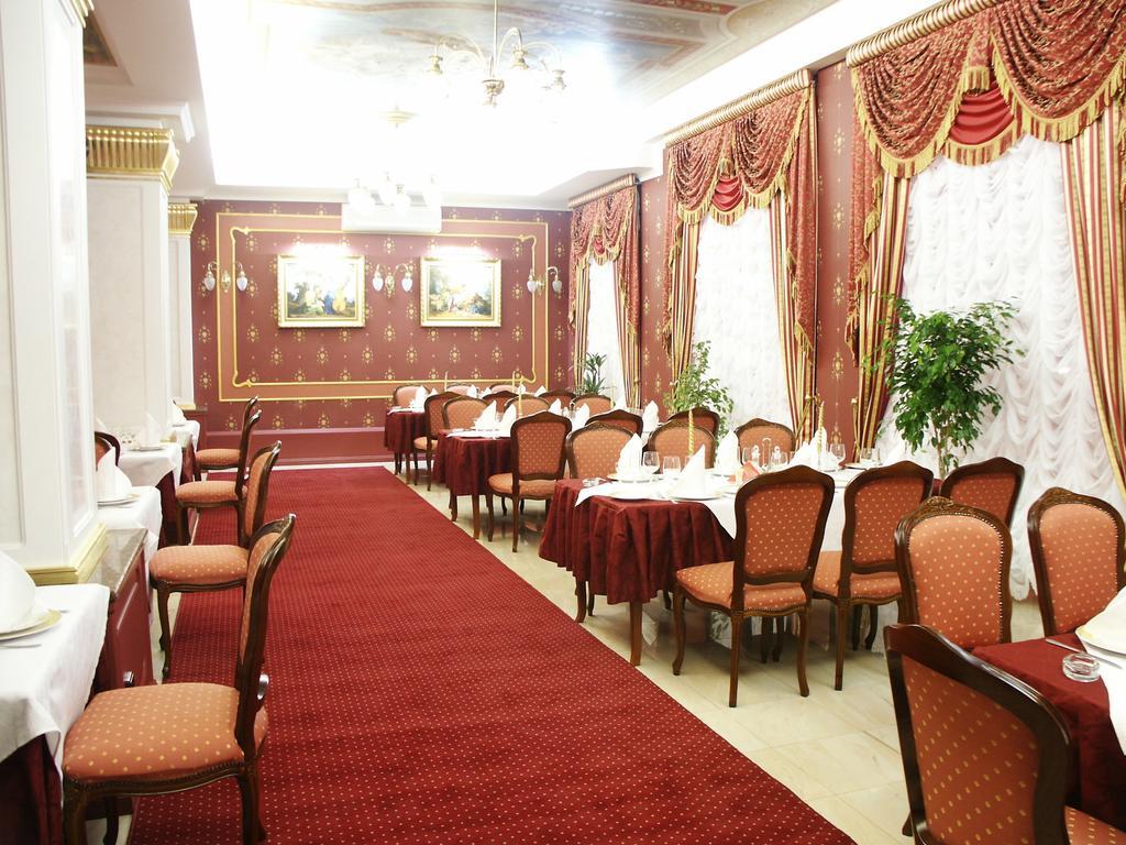 Marlen Hotel Ривне Екстериор снимка